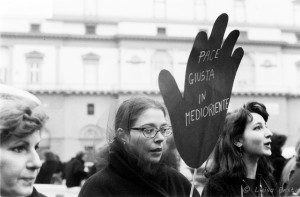 Manifestazione Donne in nero contro la guerra.